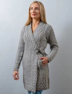 Titelseite 17 Aran Wrap Cardigan